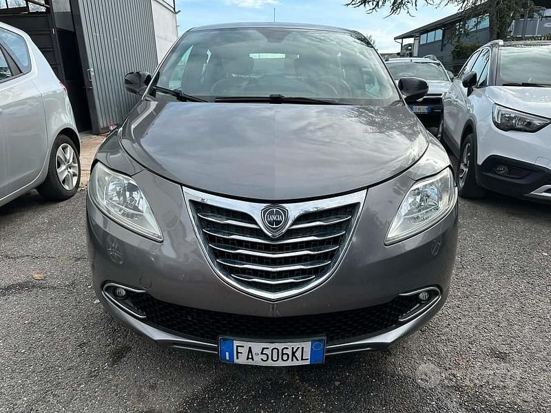 Usata Lancia Ypsilon Gold 95 CV (69 kW) 2015 Grigio Utilitaria