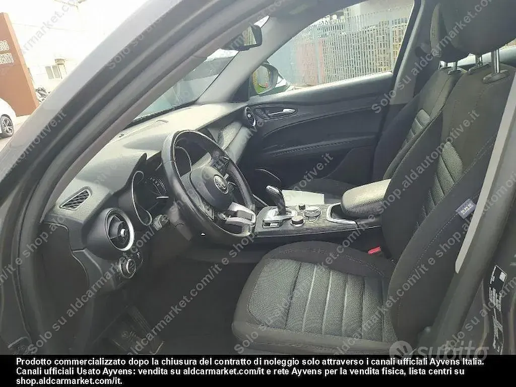 Usata Alfa Romeo Stelvio 190 CV (139 kW) 2021 Grigio SUV