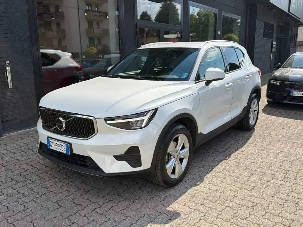 Usata Volvo XC40 Core 129 CV (94 kW) 2024 Bianco SUV