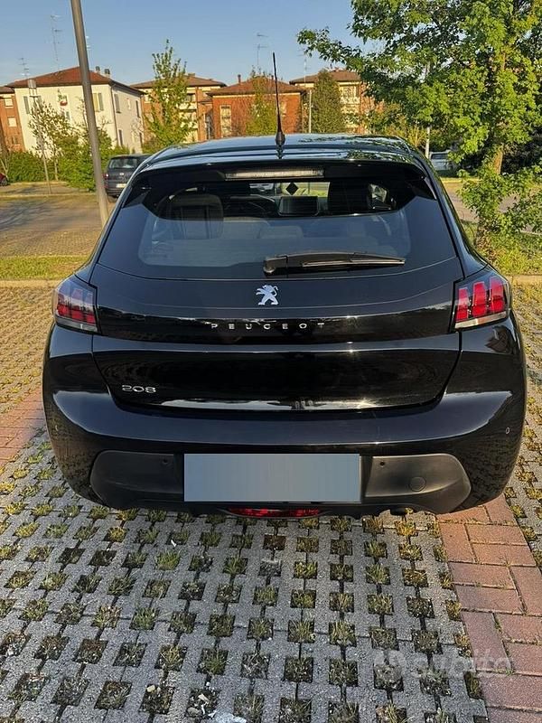 Usata Peugeot 208 75 CV (55 kW) 2022 Nero Utilitaria