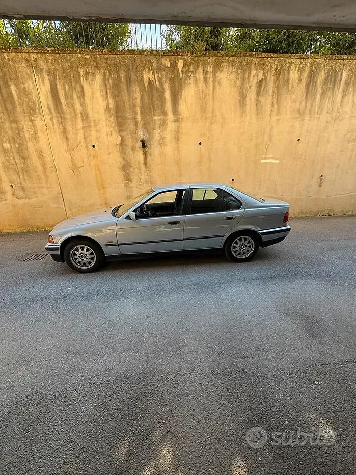 Usata BMW 325 143 CV (105 kW) 1997 Grigio Berlina