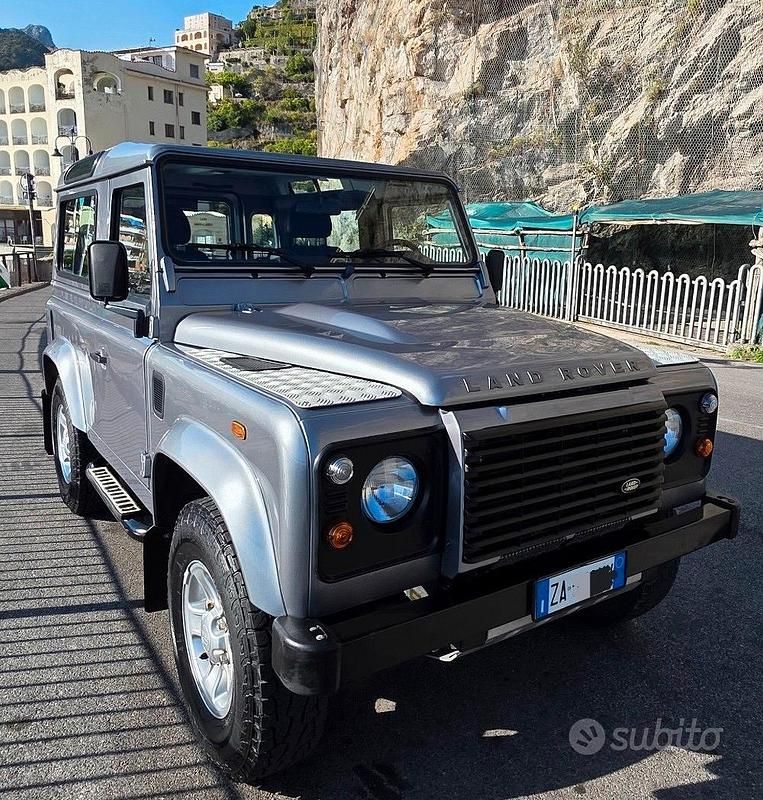 Grigio Usata 2012 Land Rover Defender SE SUV | 32.000 € (Super prezzo) - Immagine 1/4