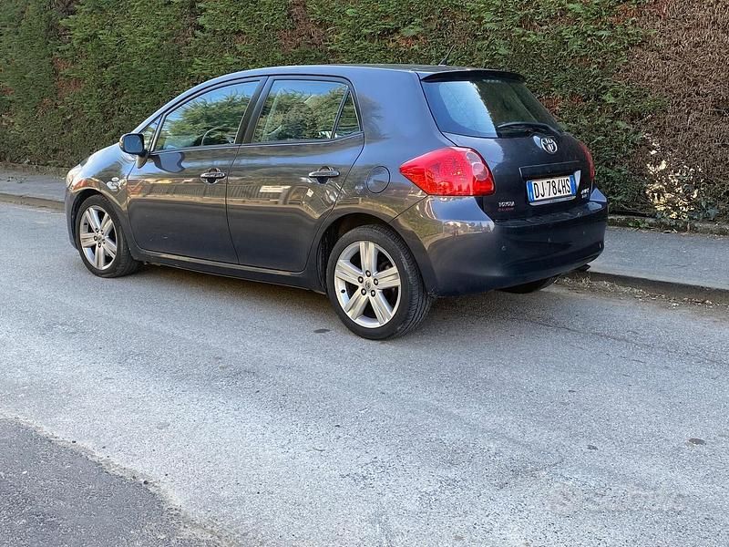 Usata Toyota Auris 177 CV (130 kW) 2007 Grigio Berlina