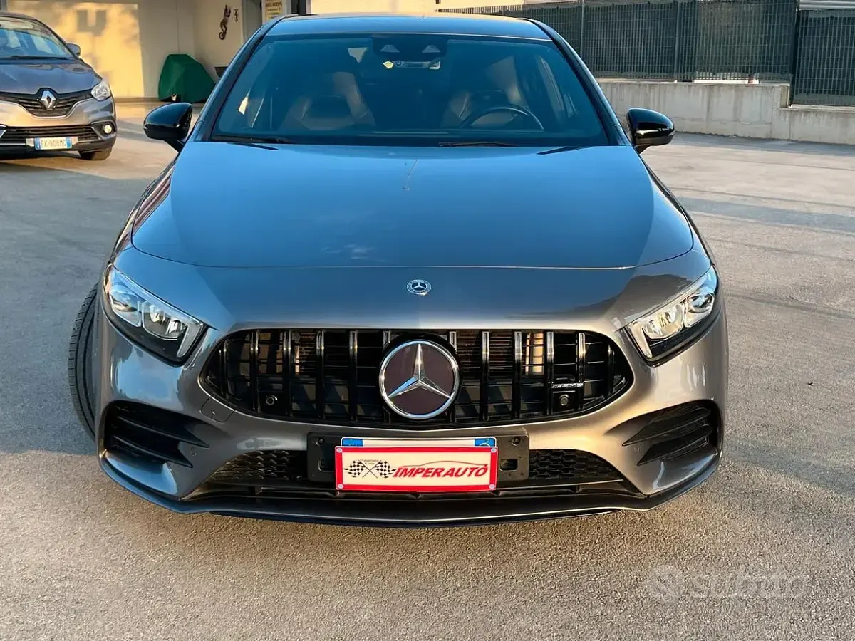 Usata Mercedes A180 Premium 116 CV (85 kW) 2019 Grigio Berlina