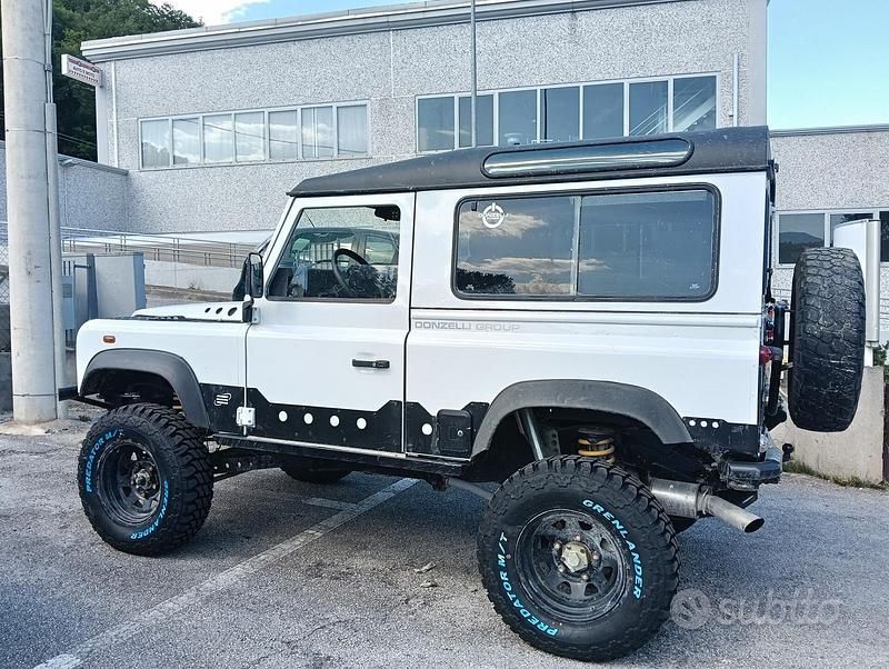 Usata Land Rover Defender 122 CV (89 kW) 1999 Bianco SUV