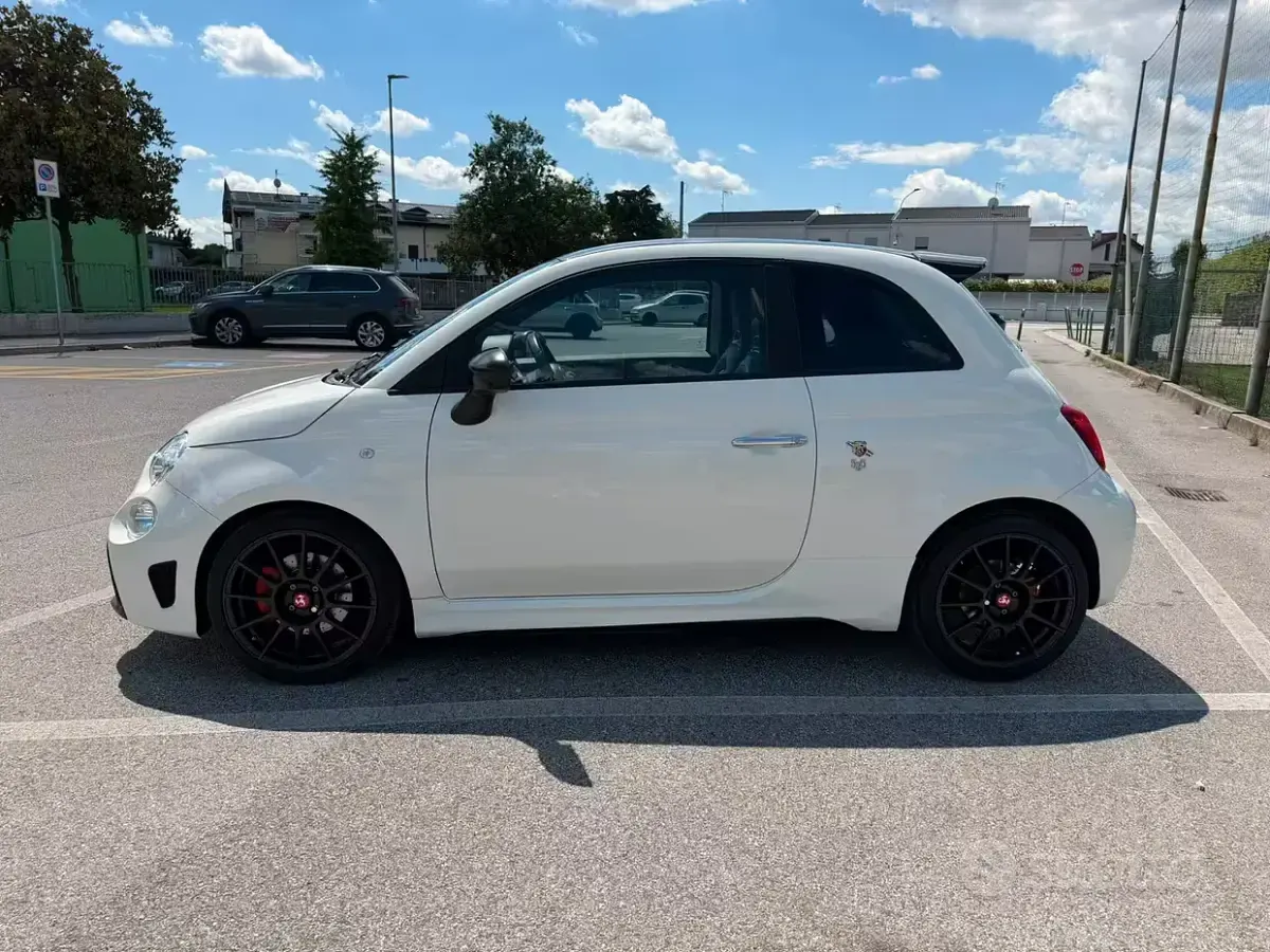 Usata Abarth 500 Turismo 165 CV (121 kW) 2021 Bianco Berlina