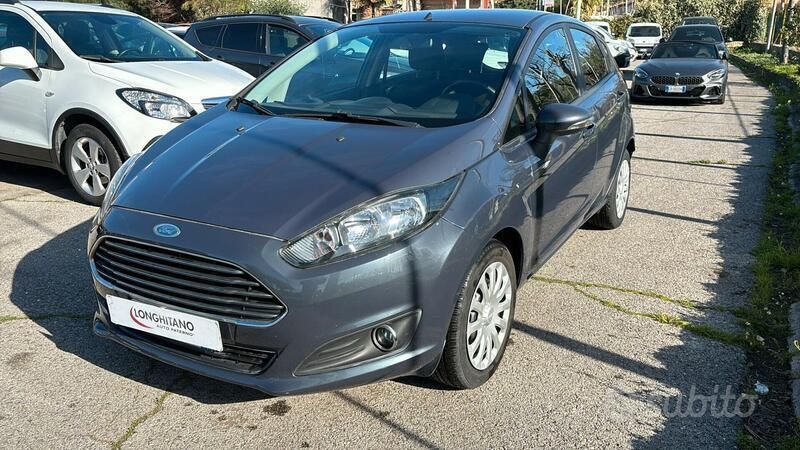 Usata Ford Fiesta 97 CV (71 kW) 2015 Grigio Utilitaria