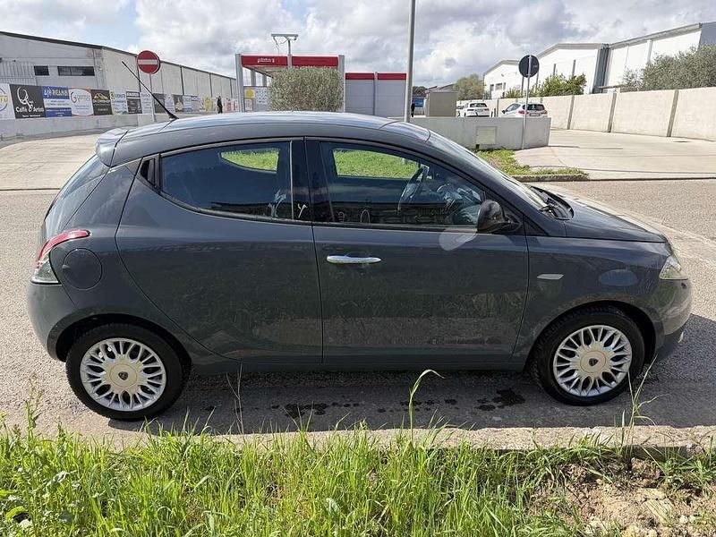 Usata Lancia Ypsilon Silver 95 CV (69 kW) 2016 Grigio Utilitaria