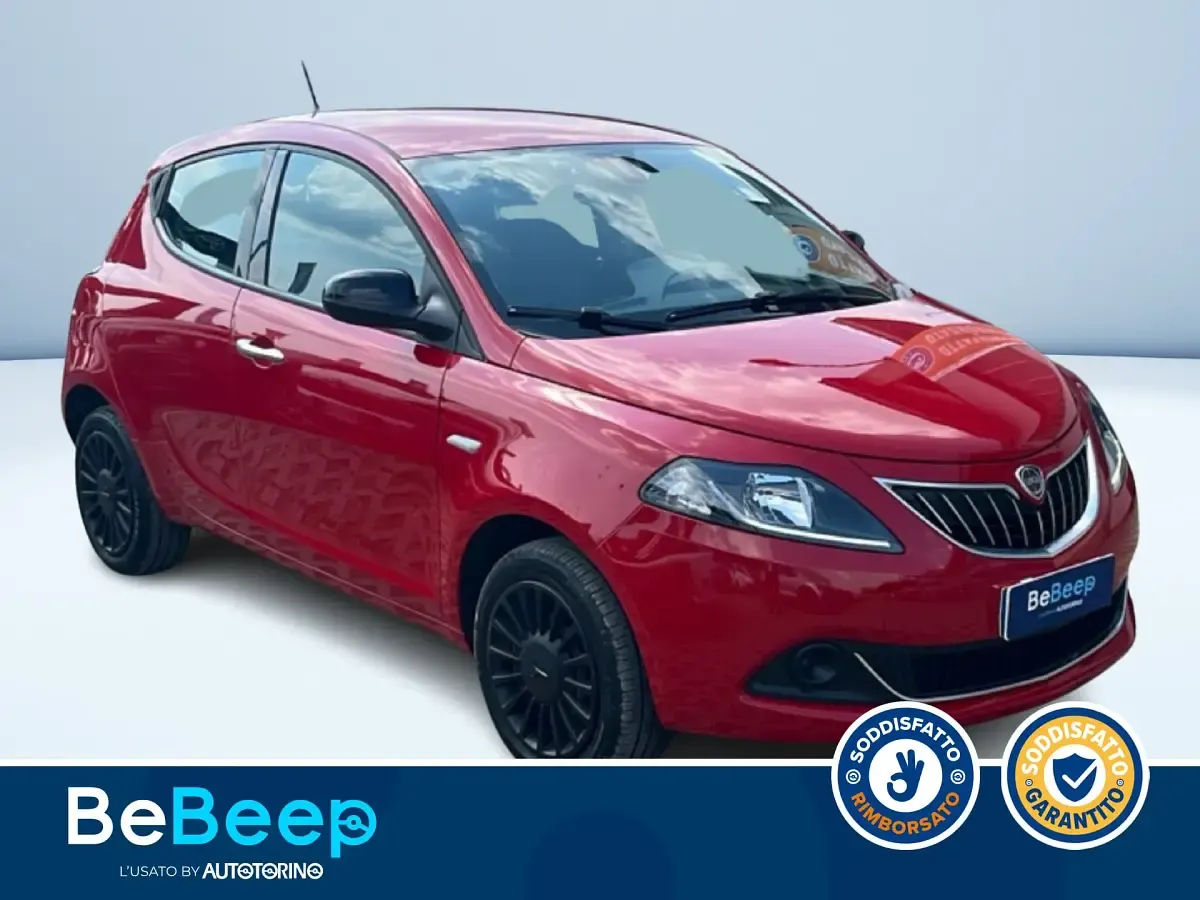Usata Lancia Ypsilon Silver 70 CV (51 kW) 2022 Rosso metallizzato Utilitaria