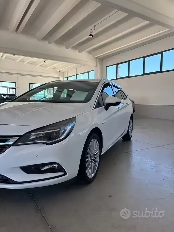 Usata Opel Astra 136 CV (100 kW) 2017 Bianco Berlina