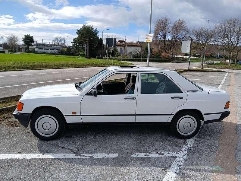 Usata Mercedes 190 90 CV (66 kW) 1987 Bianco Berlina