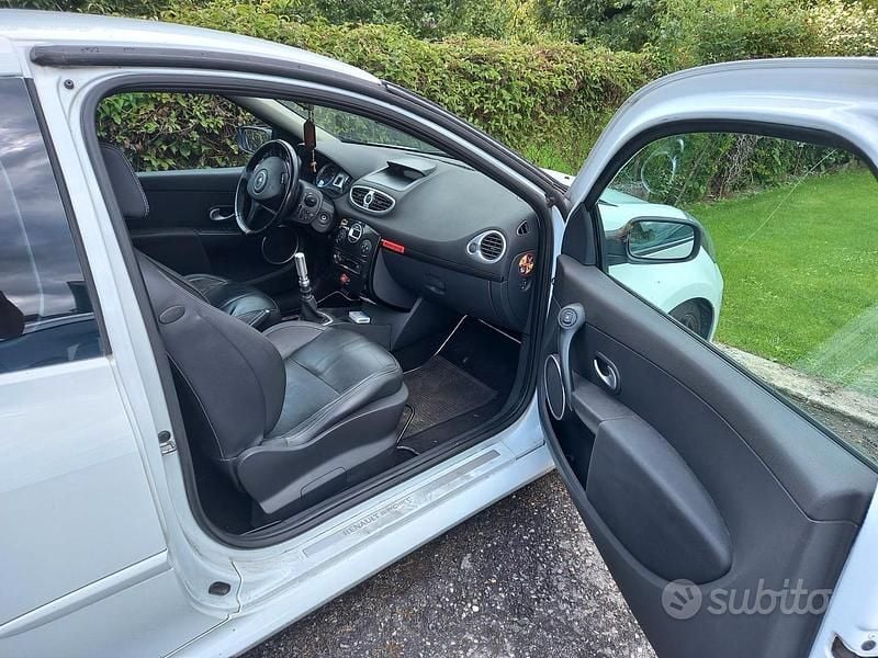 Usata Renault Clio R.S. R.S. 200 CV (147 kW) 2007 Bianco Utilitaria