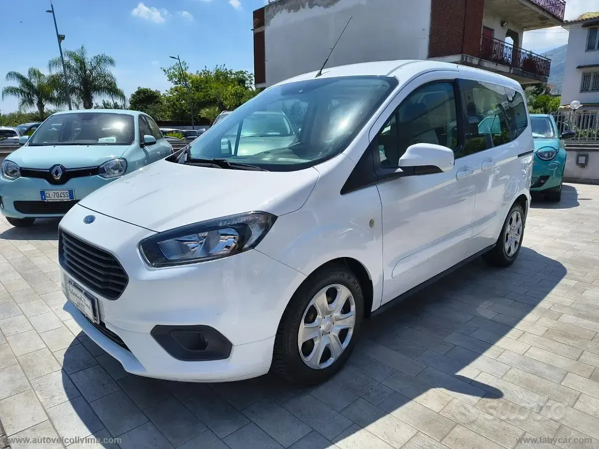 Usata Ford Tourneo Courier S 75 CV (55 kW) 2020 Bianco Monovolume