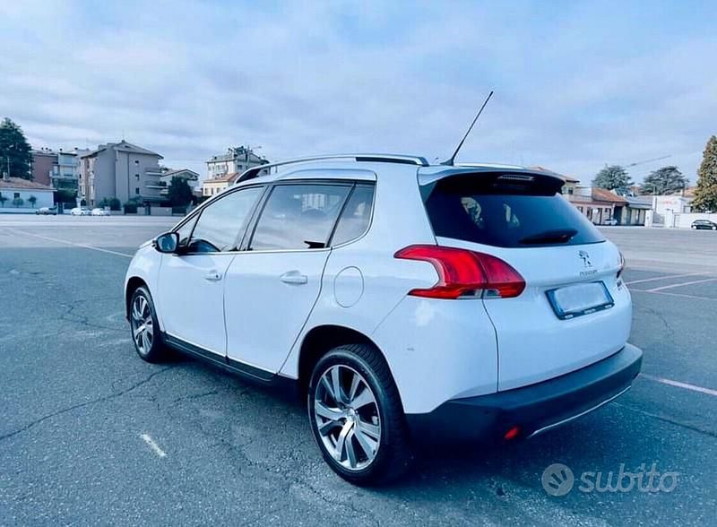 Usata Peugeot 2008 Allure 120 CV (88 kW) 2019 Bianco SUV