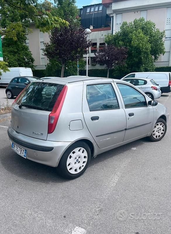 Usata Fiat Punto 60 CV (44 kW) 2001 Grigio Utilitaria