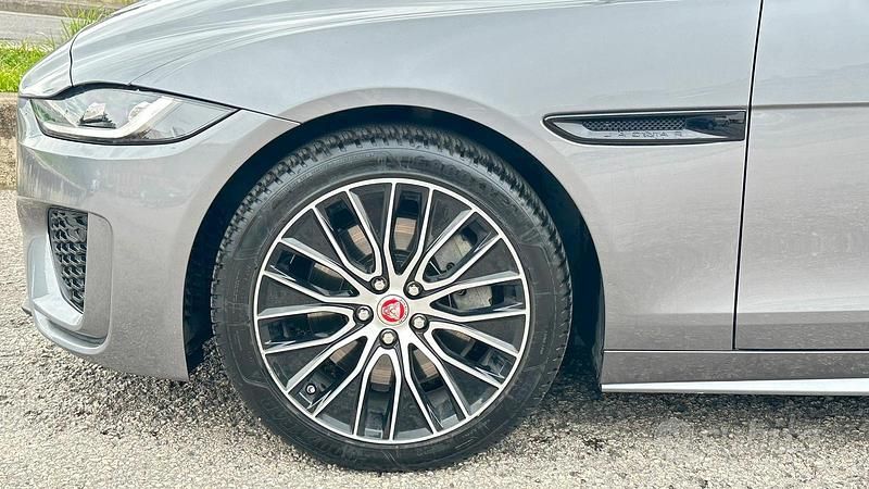 Usata Jaguar XE R-Dynamic 250 CV (183 kW) 2020 Grigio Berlina