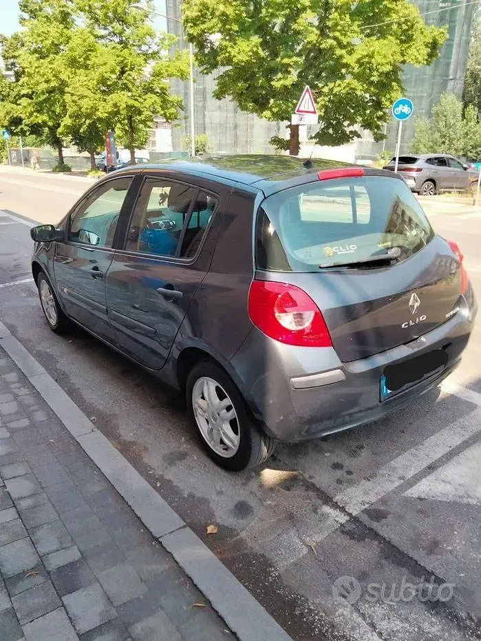 Usata Renault Clio 75 CV (55 kW) 2006 Nero Utilitaria