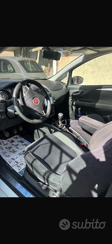Usata Fiat Punto Lounge 95 CV (69 kW) 2012 Bianco Utilitaria