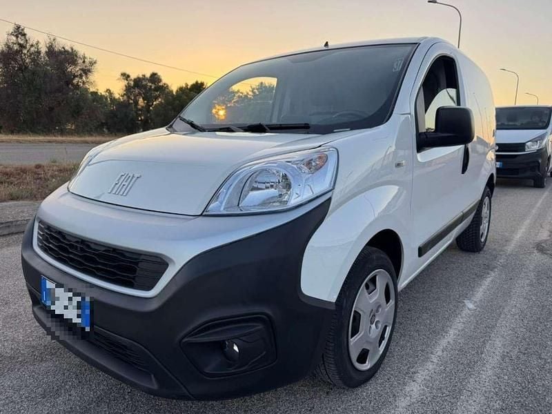 Bianco Usata 2022 Fiat Fiorino Monovolume | 10.700 € (Buon prezzo) - Immagine 1/4