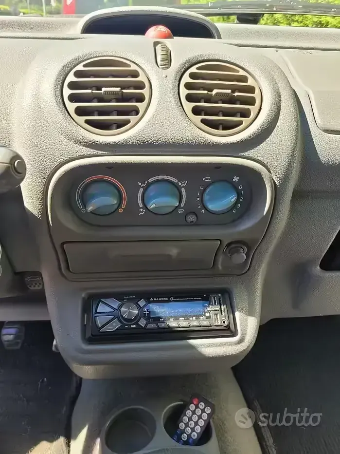 Usata Renault Twingo 58 CV (42 kW) 2004 Grigio Utilitaria