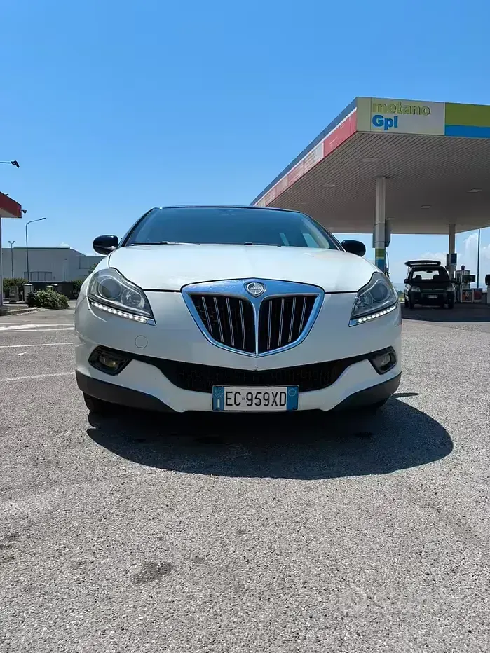Usata Lancia Delta 120 CV (88 kW) 2010 Bianco Utilitaria