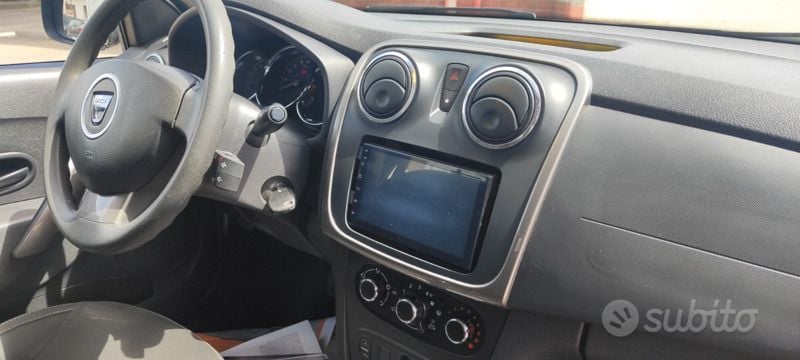 Grigio Usata 2015 Dacia Logan Tre volumi | 5000 € (Buon prezzo) - Immagine 1/4