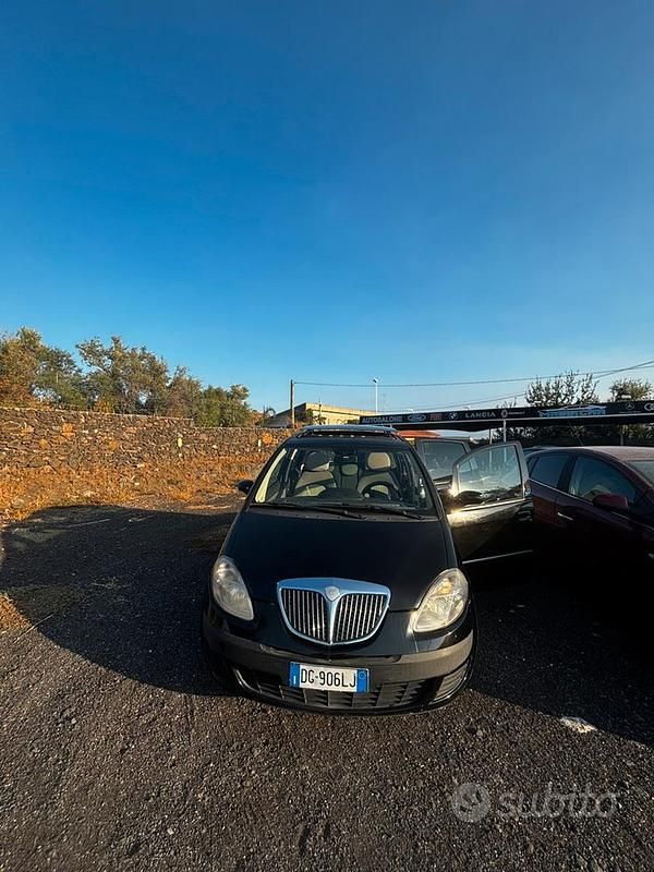 Nero Usata 2007 Lancia Musa Monovolume | 3500 € (Cara) - Immagine 1/4