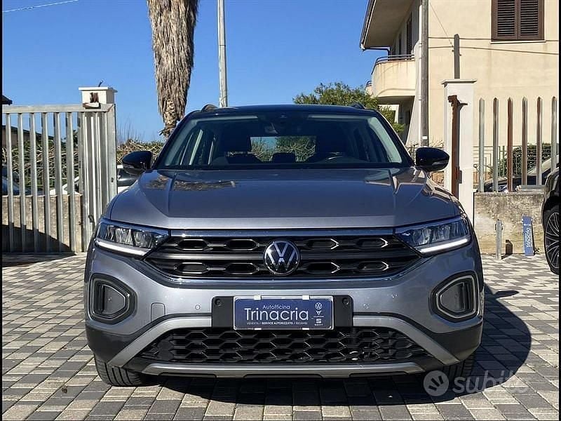 Usata VW T-Roc Life 116 CV (85 kW) 2023 Nero SUV