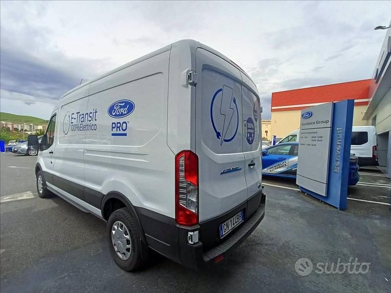 Usata Ford E-Transit Trend 135 kW (184 CV) 2023 Bianco Furgone