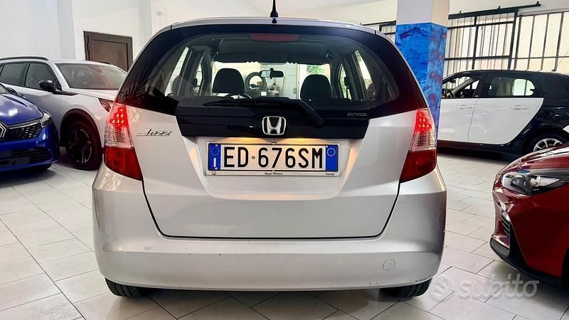 Usata Honda Jazz Exclusive 99 CV (72 kW) 2010 Grigio Utilitaria