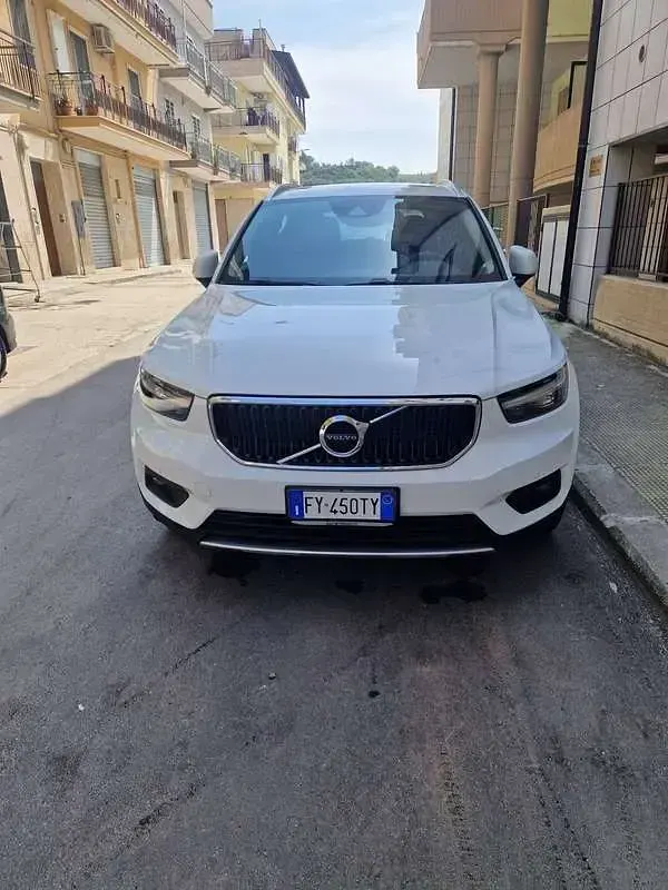 Usata Volvo XC40 Momentum 150 CV (110 kW) 2019 Bianco SUV