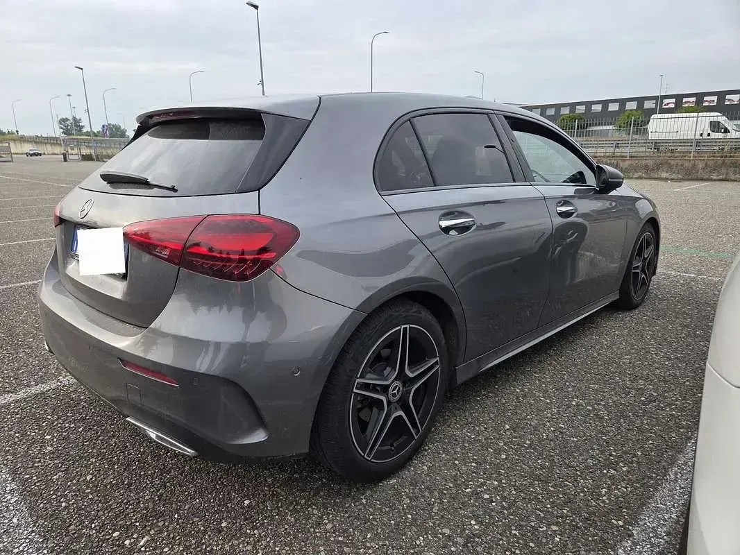 Gebraucht Mercedes A180 AMG Line Premium Plus 116 PS (85 kW) 2024 Grau Limousine
