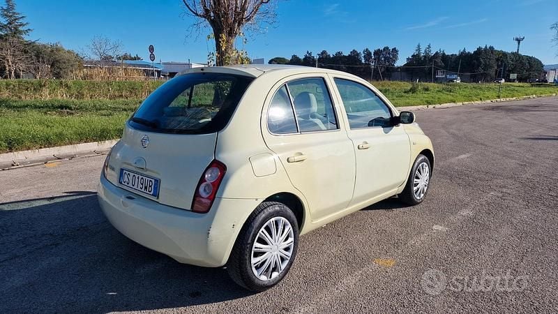 Usata Nissan Micra Visia 80 CV (58 kW) 2005 Giallo Berlina