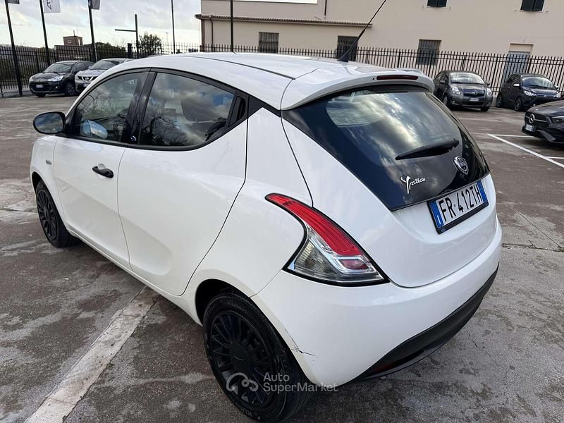 Usata Lancia Ypsilon 69 CV (50 kW) 2018 Bianco Utilitaria