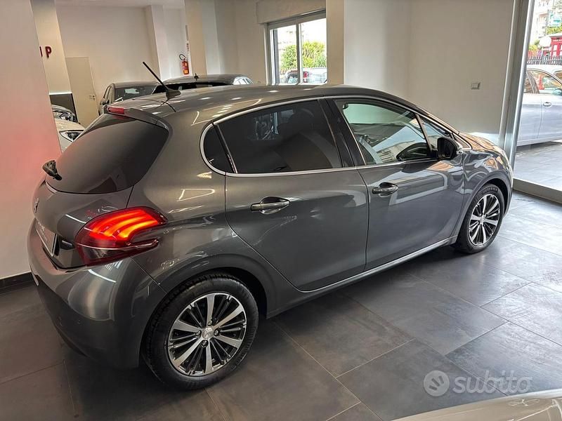 Usata Peugeot 208 Allure 75 CV (55 kW) 2016 Grigio Utilitaria