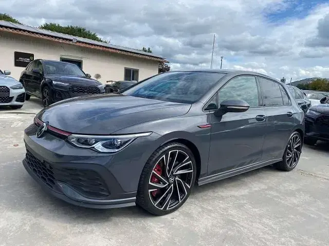 Usata VW Golf VIII GTI 300 CV (220 kW) 2024 Grigio metallizzato