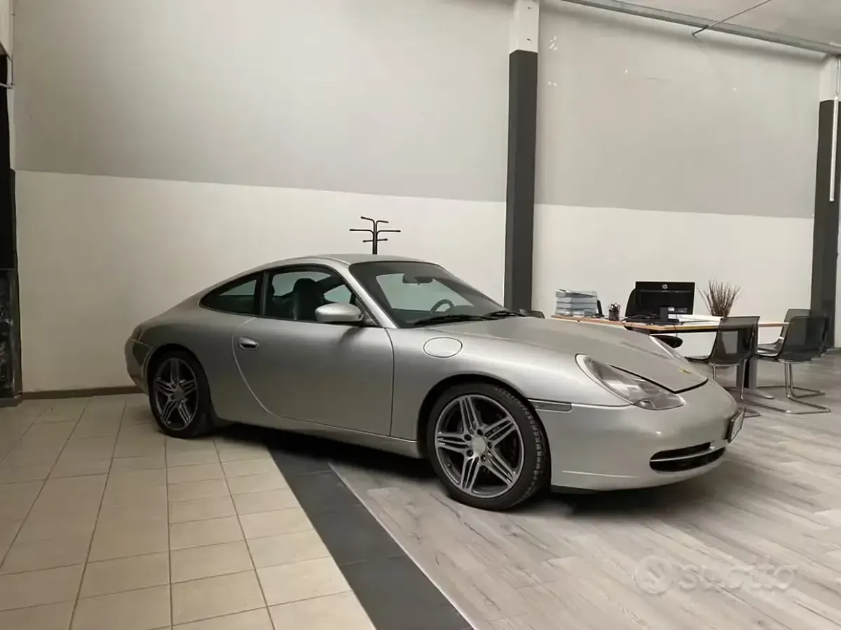 Usata Porsche 911 Carrera 300 CV (220 kW) 2000 Grigio Coupé