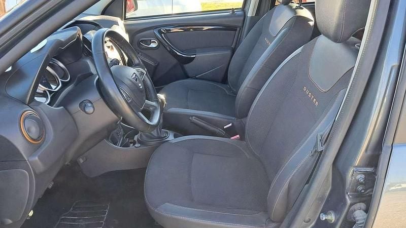 Usata Dacia Duster Lauréate 114 CV (83 kW) 2017 Grigio SUV