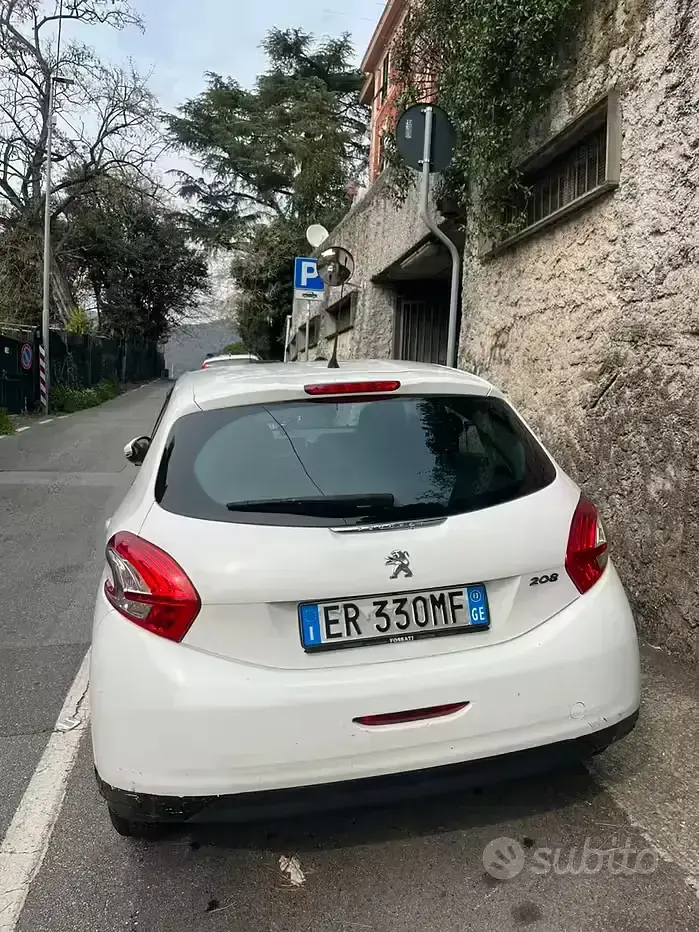 Gebraucht Peugeot 208 82 PS (60 kW) 2013 Weiß Kleinwagen