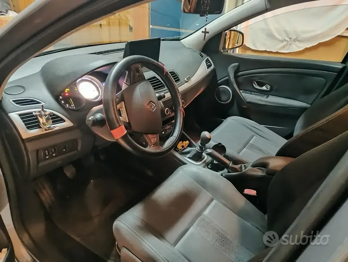 Usata Renault Mégane III 110 CV (80 kW) 2010 Grigio Berlina