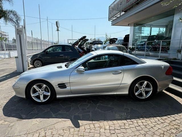 Usata Mercedes SL500 306 CV (225 kW) 2004 Grigio Cabrio