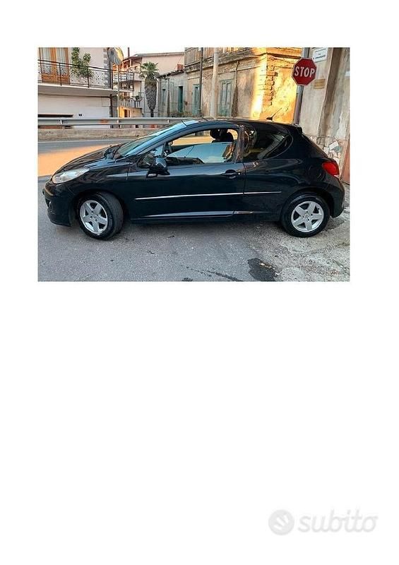 Gebraucht Peugeot 207 68 PS (50 kW) 2010 Limousine