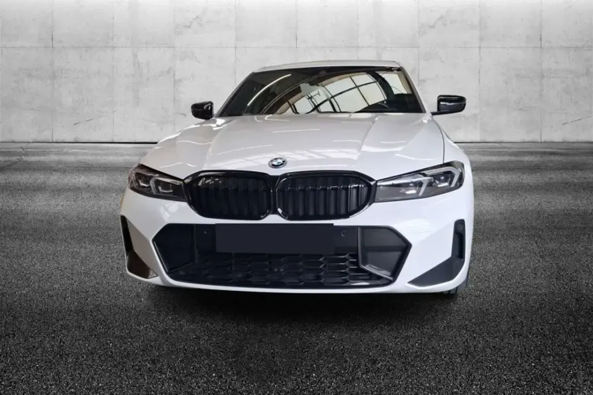 Usata BMW 330e M Sport 292 CV (214 kW) 2024 Bianco Berlina