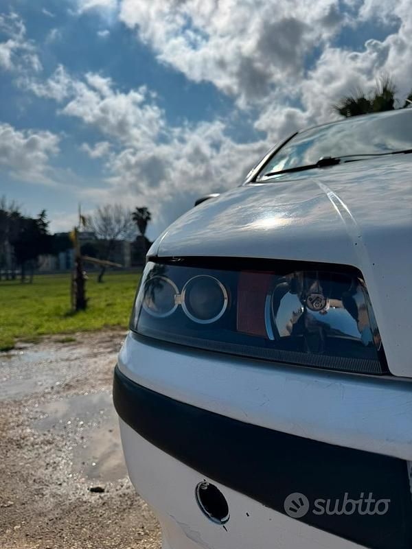 Usata Fiat Punto 60 CV (44 kW) 2003 Bianco Utilitaria