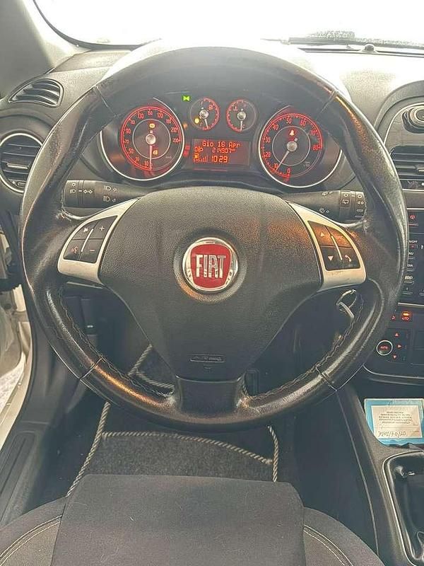 Usata Fiat Punto Lounge 69 CV (50 kW) 2014 Bianco Utilitaria