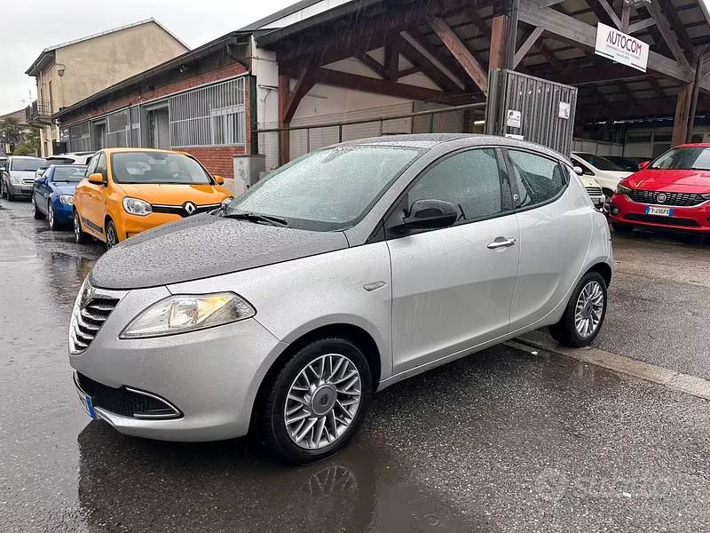 Usata Lancia Ypsilon Gold 69 CV (50 kW) 2012 Grigio Utilitaria