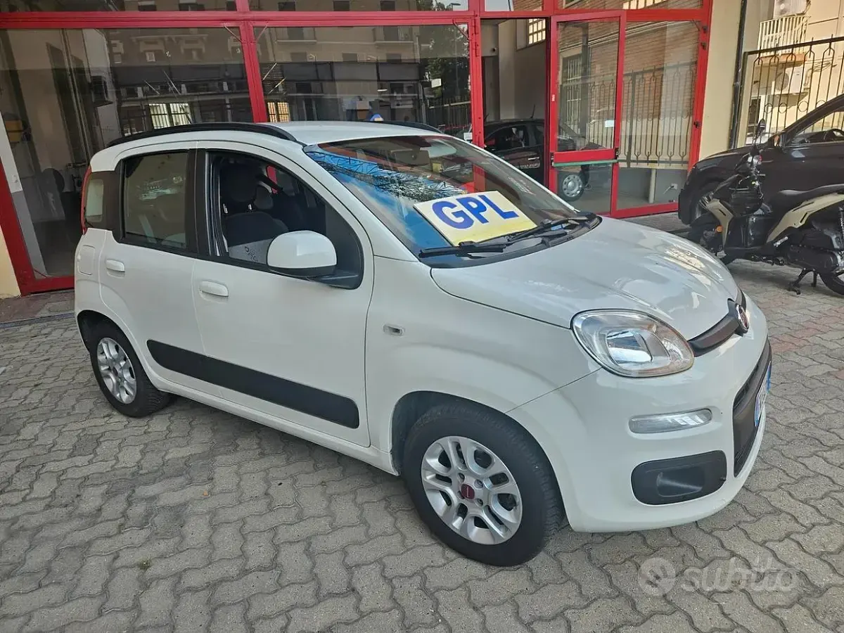 Usata Fiat Panda Lounge 69 CV (50 kW) 2019 Bianco Utilitaria