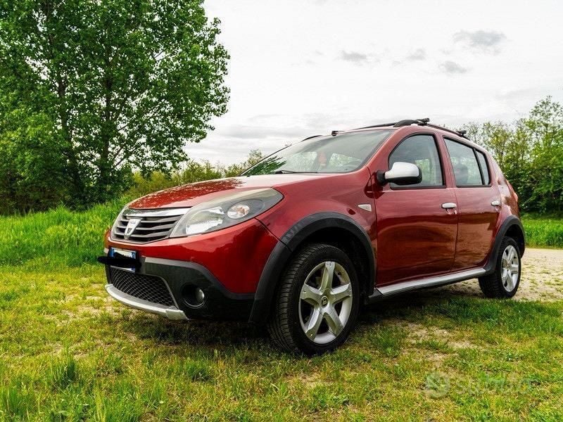 Usata Dacia Sandero 84 CV (61 kW) 2012 Rosso Utilitaria