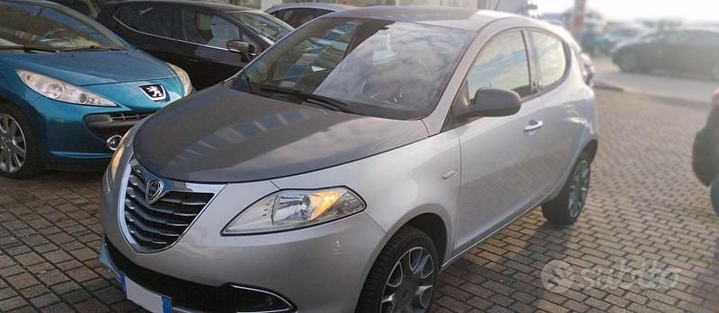Usata Lancia Ypsilon 85 CV (62 kW) 2013 Grigio Utilitaria