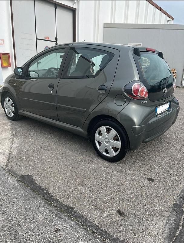 Usata Toyota Aygo 68 CV (50 kW) 2010 Utilitaria